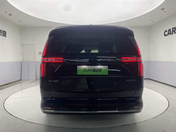 Volvo EM90, 2026 — фото 6 из 9