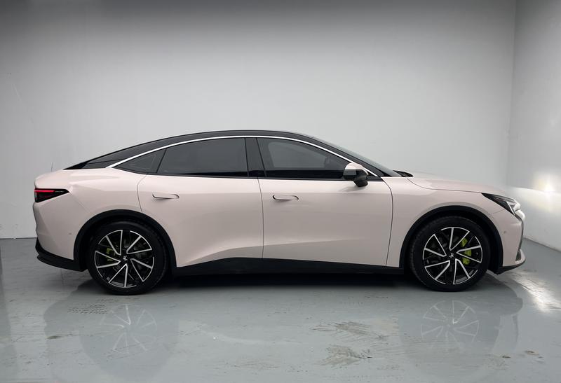 BAIC Arcfox Alpha S5, 2024 — фото 8 из 12