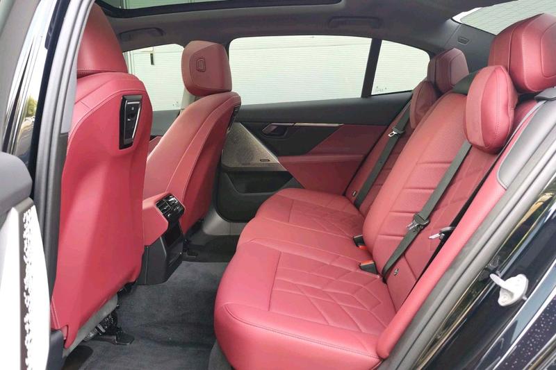 BMW 5 Series, 2025 — фото 11 из 12