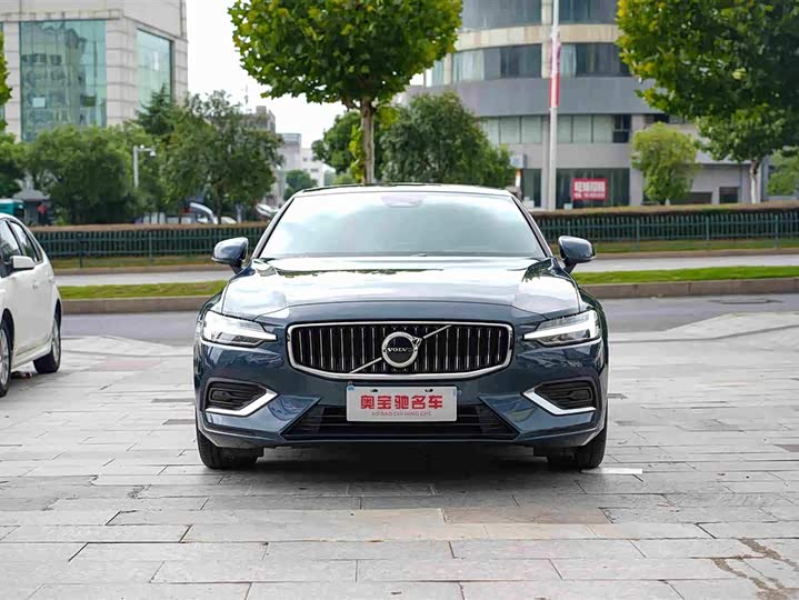 Volvo S60, 2026 — фото 2 из 9