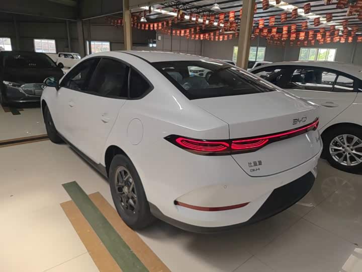 BYD Qin Plus, 2026 — фото 5 из 9