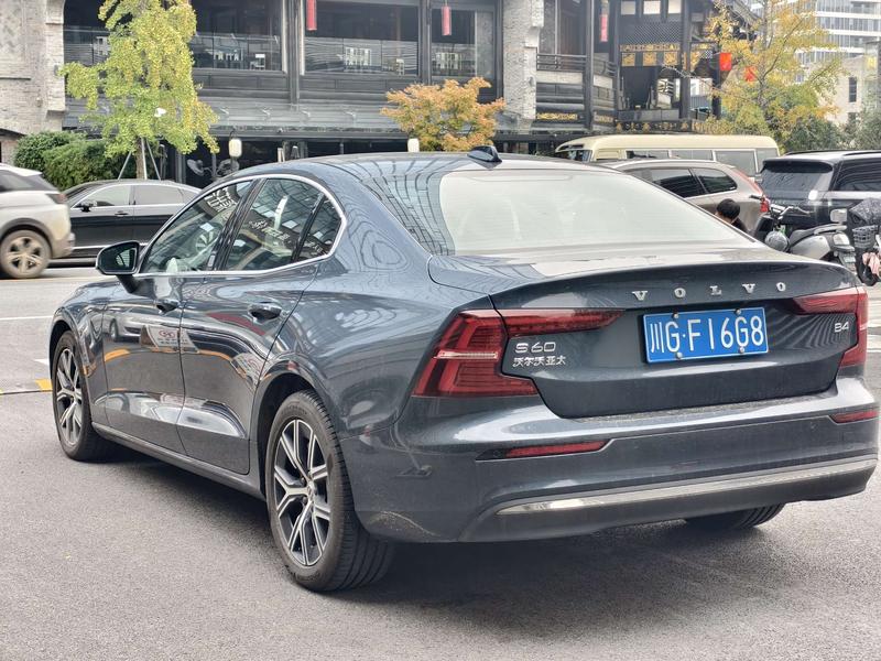 Volvo S60, 2024 — фото 4 из 11