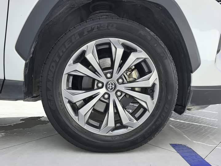 Toyota RAV4, 2023 — фото 6 из 9