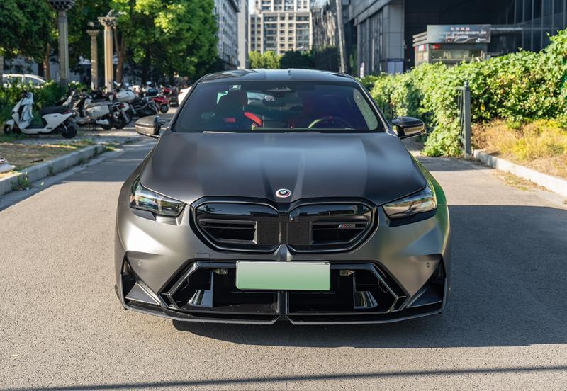 BMW M5 Hybrid, 2025 — фото 2 из 12