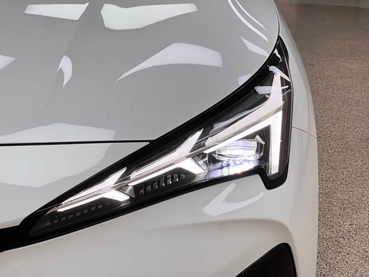 BAIC Arcfox Alpha T5, 2025 — фото 8 из 9