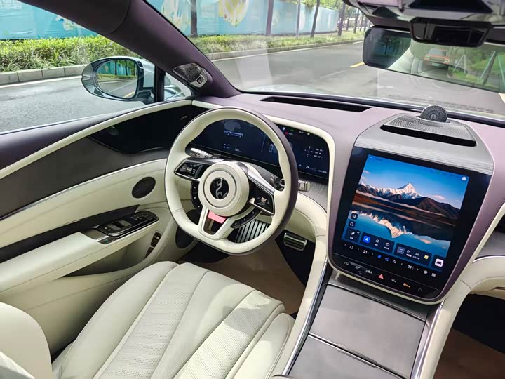 BYD Yangwang U7, 2025 — фото 9 из 9