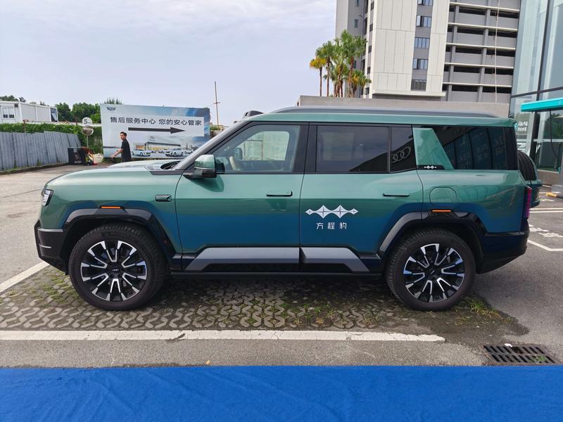 BYD FangChengBao Leopard 8, 2025 — фото 4 из 12