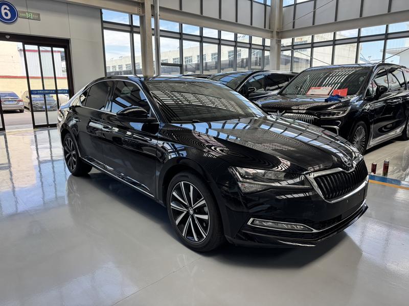 Skoda Superb, 2025 — фото 3 из 10