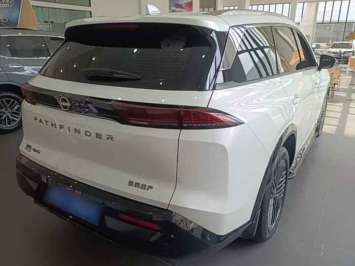 Nissan Pathfinder, 2023 — фото 7 из 9