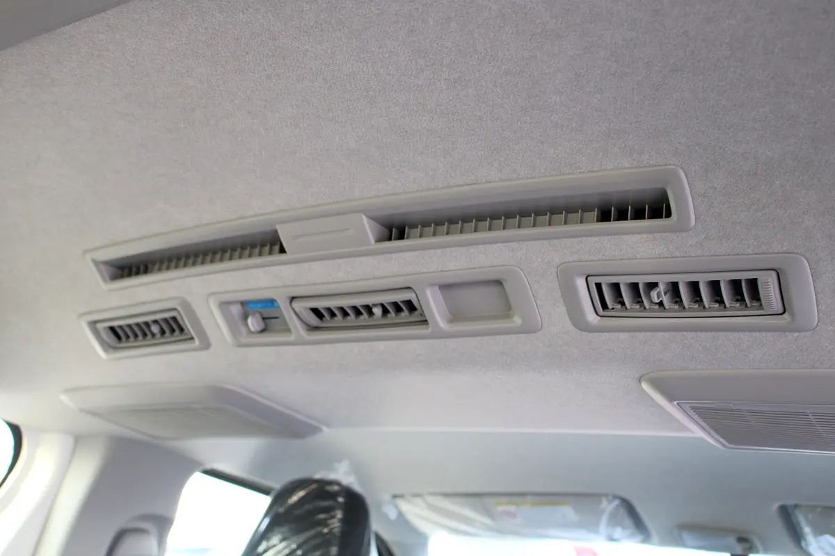 Toyota Hiace, 2025 — фото 10 из 10