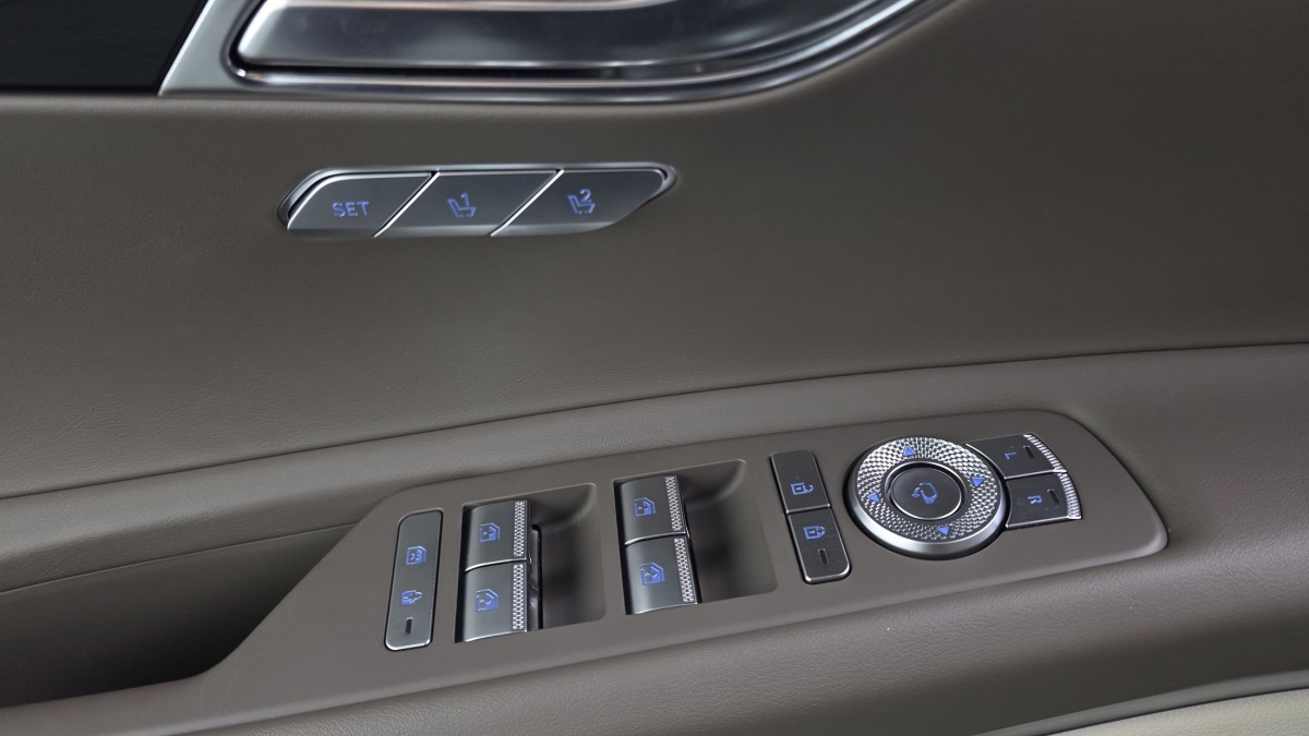 Genesis GV80, 2023 — фото 11 из 12