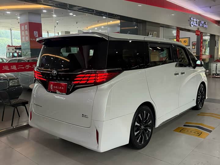 Toyota Alphard, 2023 — фото 3 из 9