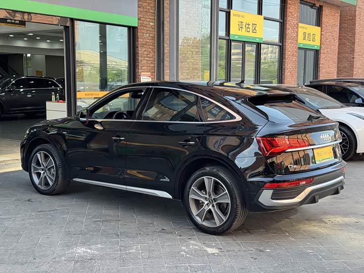 Audi Q5L Sportback, 2022 — фото 6 из 9