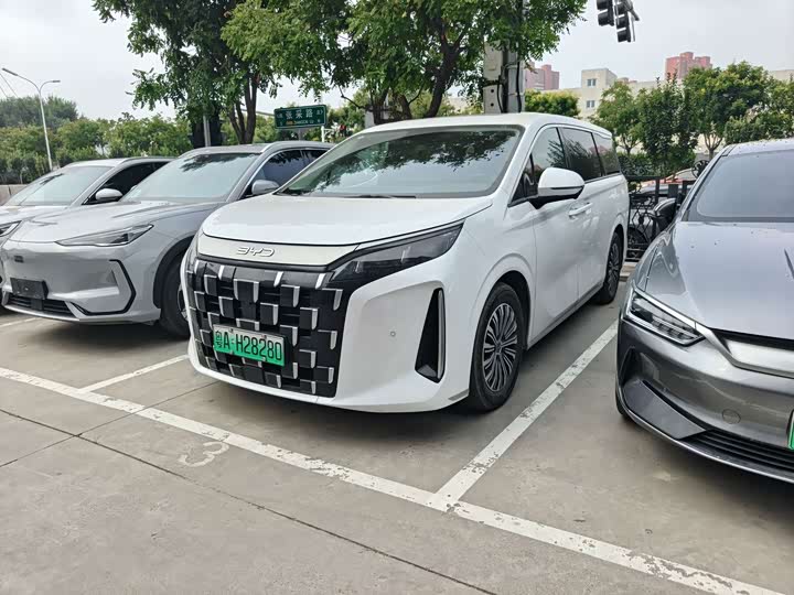 BYD M9, 2025 — купить в Иванове под ключ