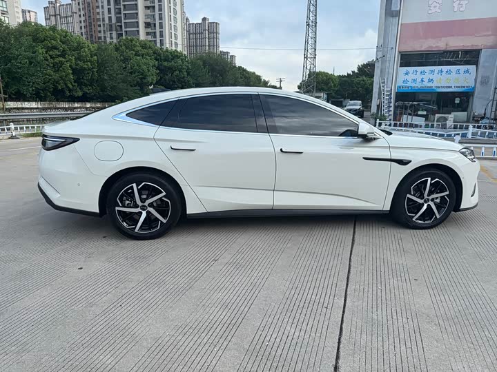 BYD Seal 07 DM-i Hybrid, 2025 — фото 7 из 9