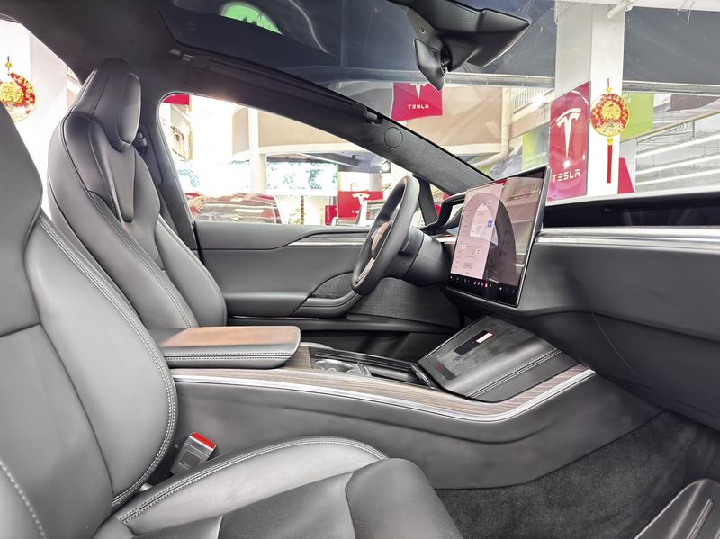 Tesla Model X, 2023 — фото 8 из 10