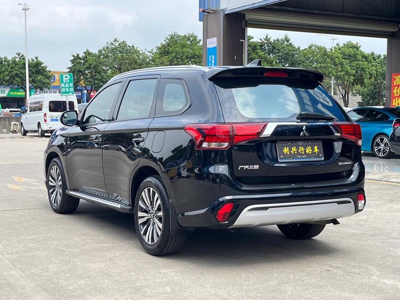 Mitsubishi Outlander, 2021 — фото 4 из 10