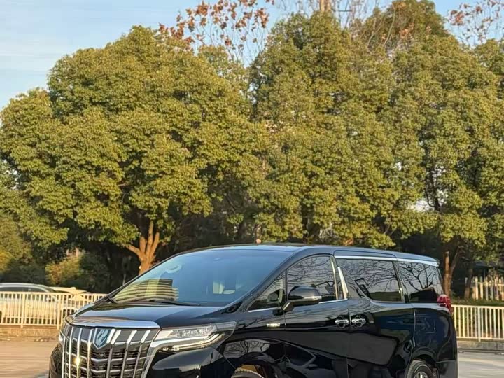 Toyota Alphard, 2022 — фото 2 из 9