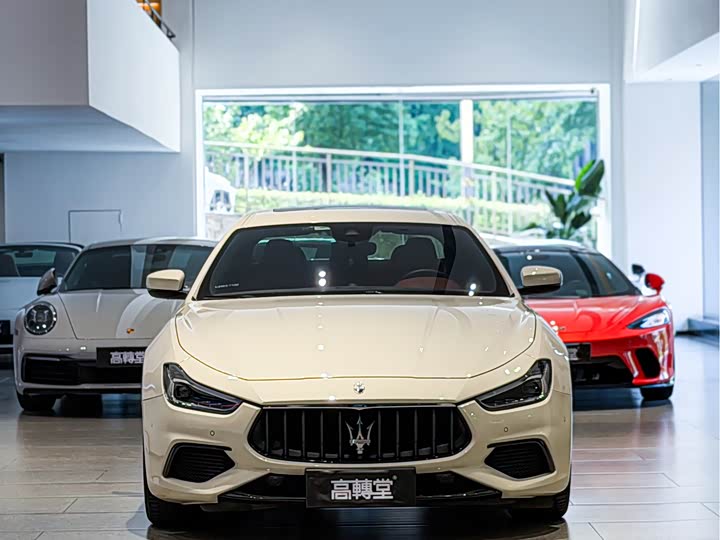 Maserati Ghibli, 2023 — фото 2 из 9