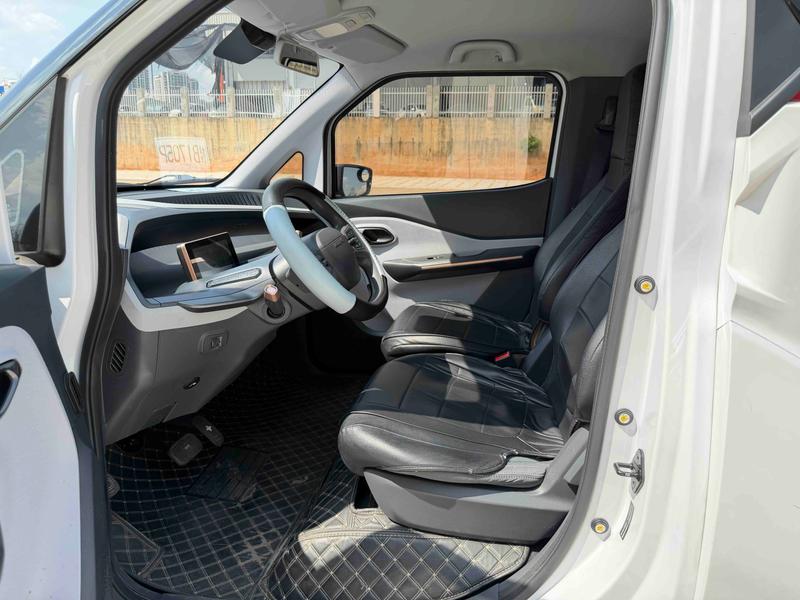 Wuling Nano EV, 2021 — фото 11 из 12