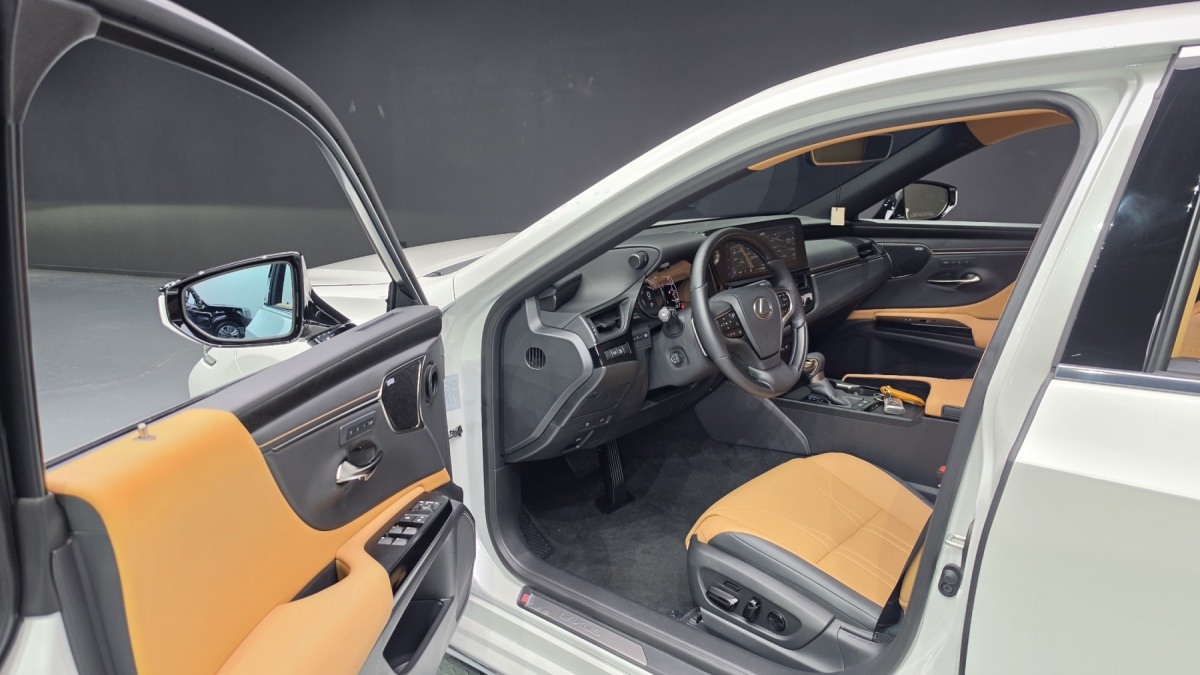 Lexus ES, 2025 — фото 10 из 12