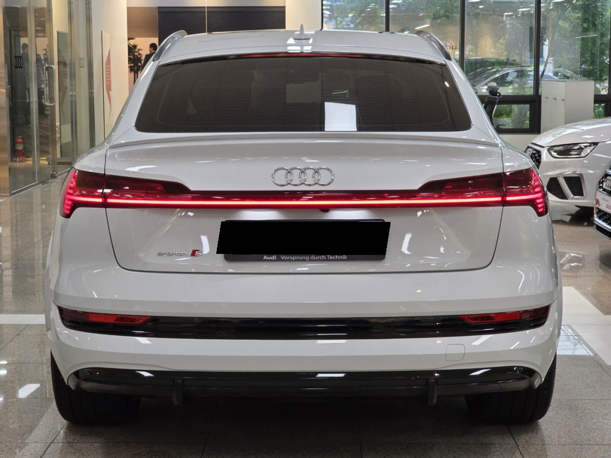 Audi e-tron, 2023 — фото 4 из 7