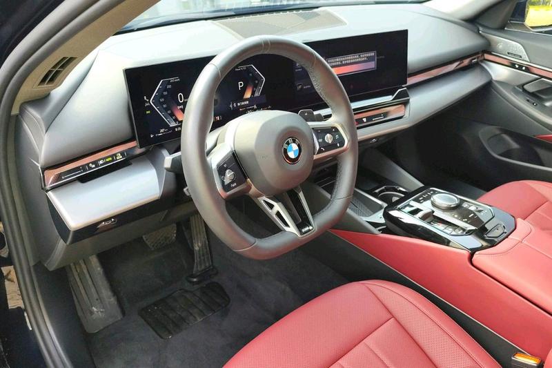 BMW 5 Series, 2025 — фото 7 из 12