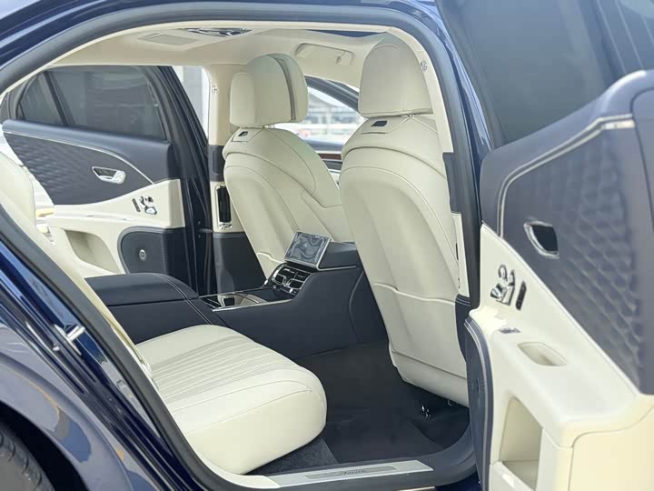 Bentley Flying Spur, 2024 — фото 8 из 9