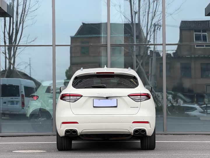 Maserati Levante, 2022 — фото 4 из 9
