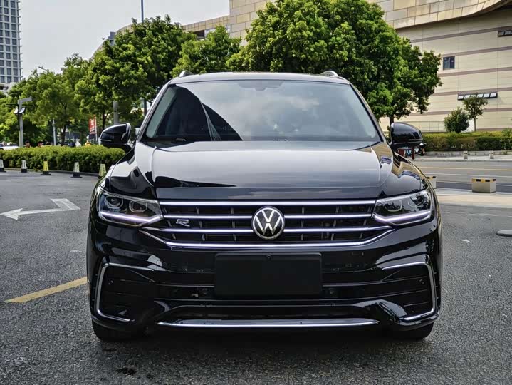 Volkswagen Tiguan L Pro, 2023 — фото 2 из 9