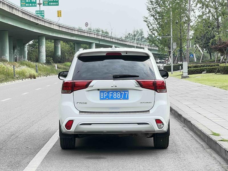Mitsubishi Outlander, 2022 — фото 6 из 12