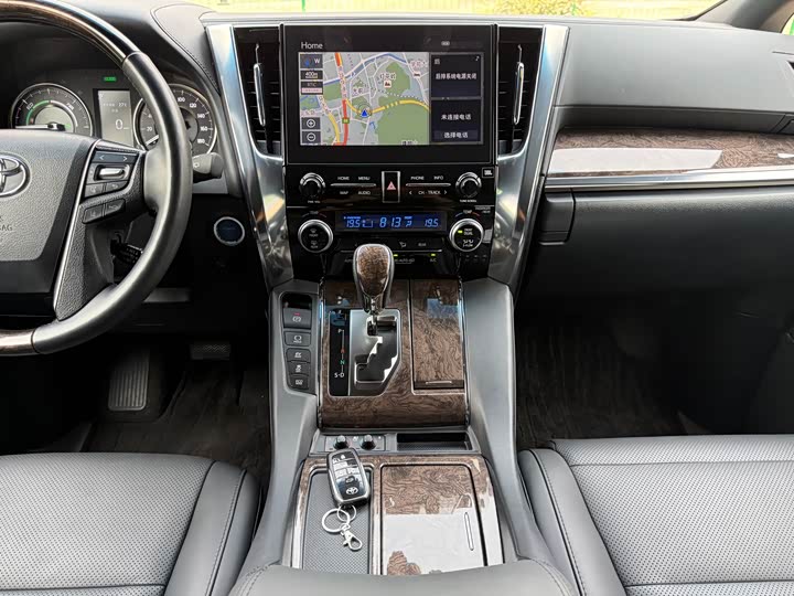 Toyota Alphard, 2022 — фото 8 из 9
