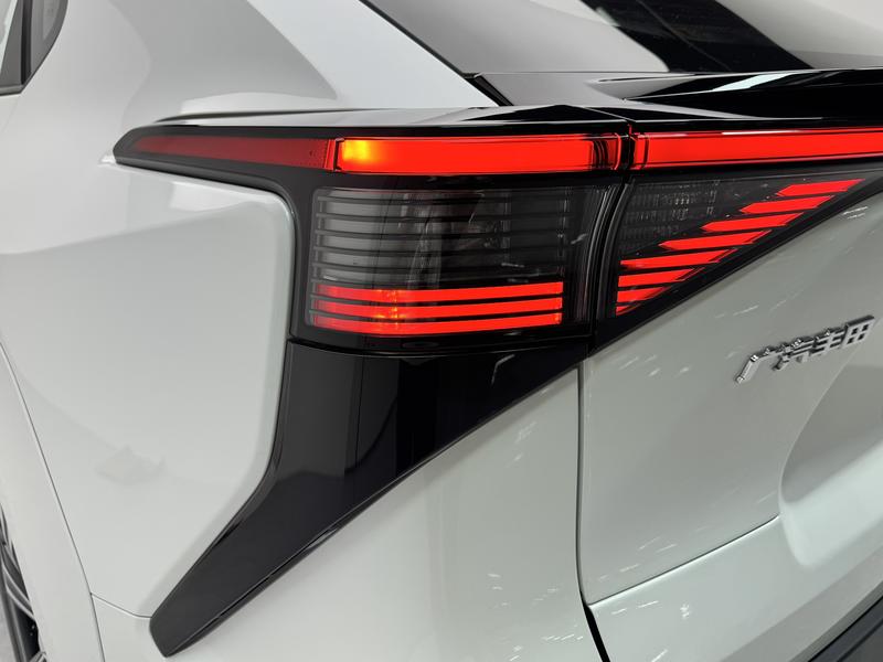 Toyota bZ4X Platinum, 2026 — фото 10 из 12