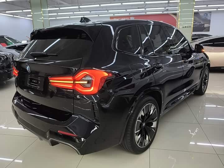 BMW iX3, 2024 — фото 7 из 9
