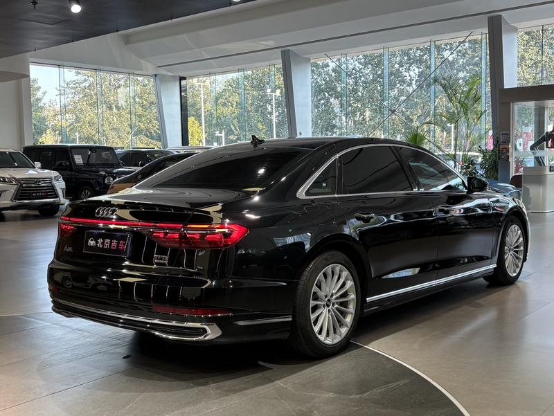 Audi A8, 2023 — фото 6 из 12