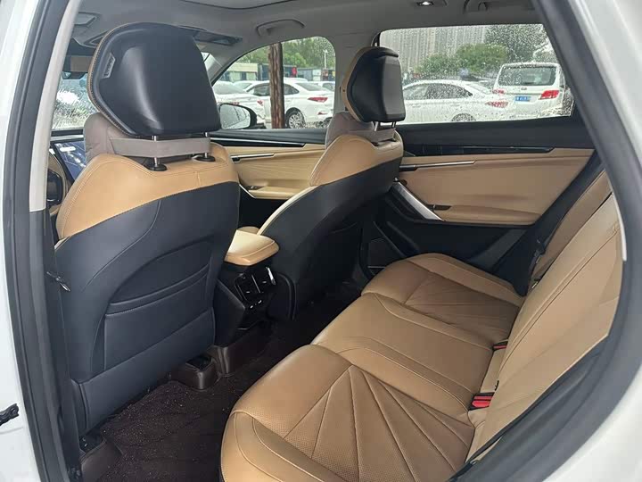 Geely Atlas L, 2023 — фото 6 из 9
