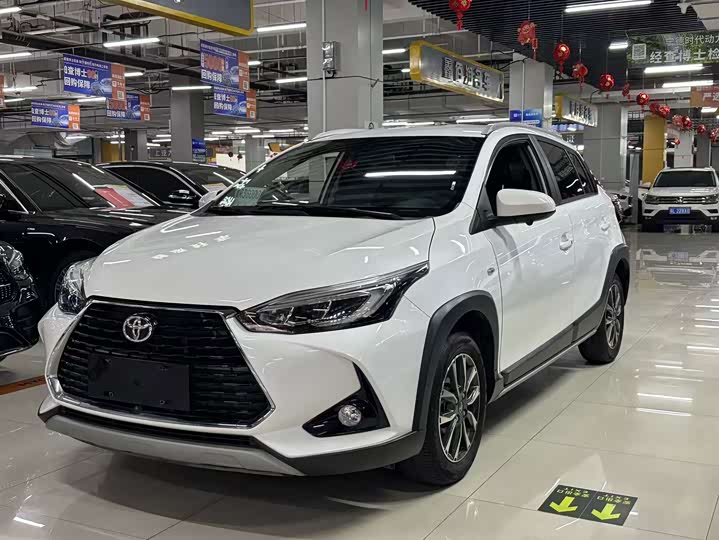 Toyota Yaris L Hatchback, 2022 — купить в Санкт-Петербурге под ключ