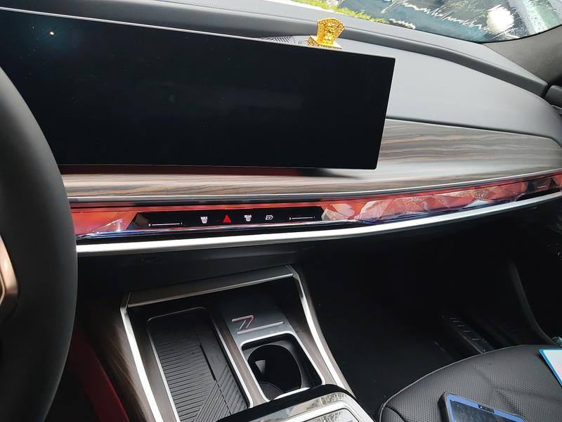 BMW i7, 2023 — фото 8 из 12