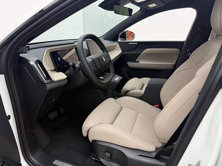 Volvo XC70 Hybrid, 2026 — фото 9 из 9