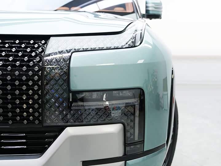 BYD Yangwang U8, 2024 — фото 2 из 9