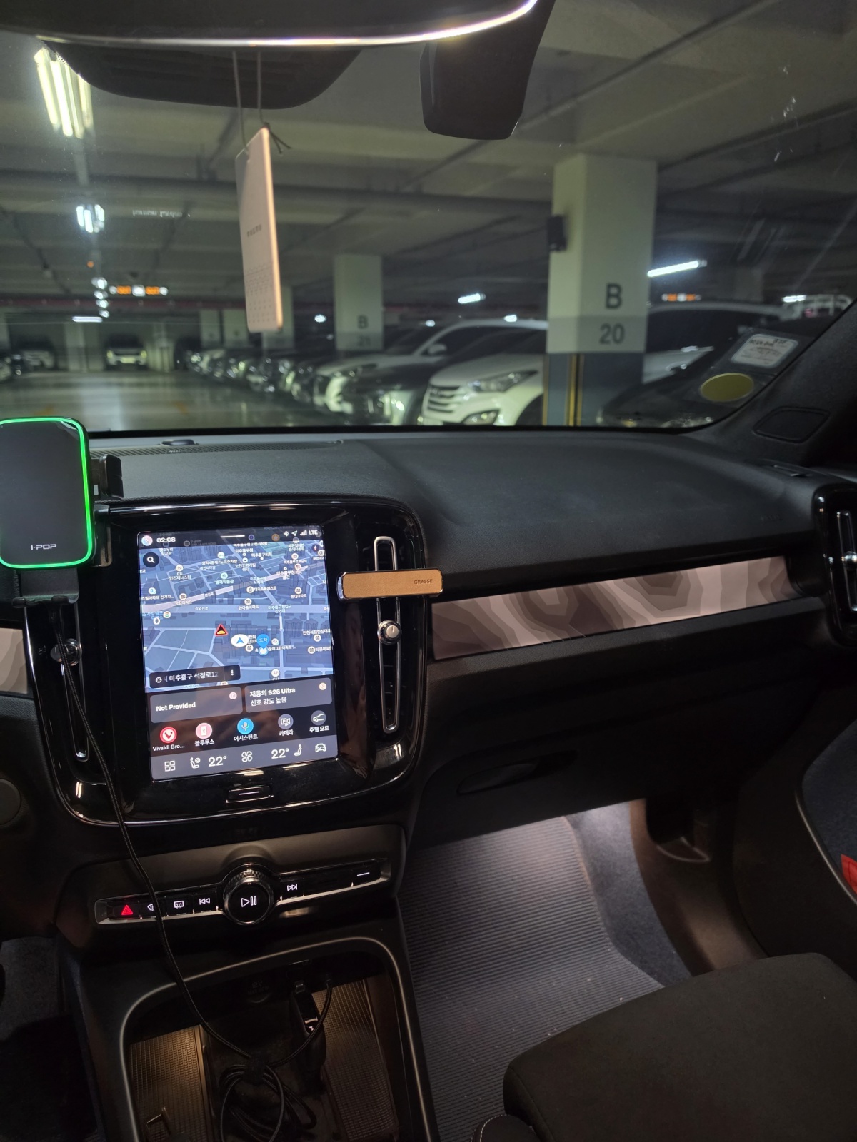 Volvo XC40, 2023 — фото 9 из 12