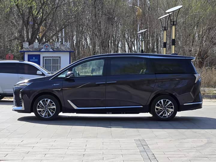 Buick GL8 Hybrid, 2025 — фото 3 из 9