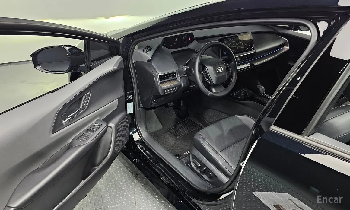 Toyota Prius, 2025 — фото 11 из 12
