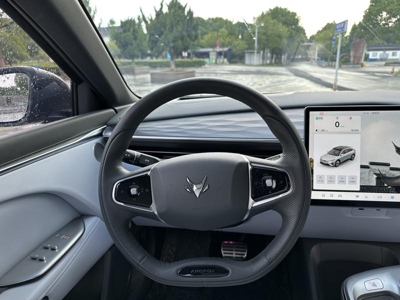 BAIC Arcfox Alpha T5, 2024 — фото 8 из 12