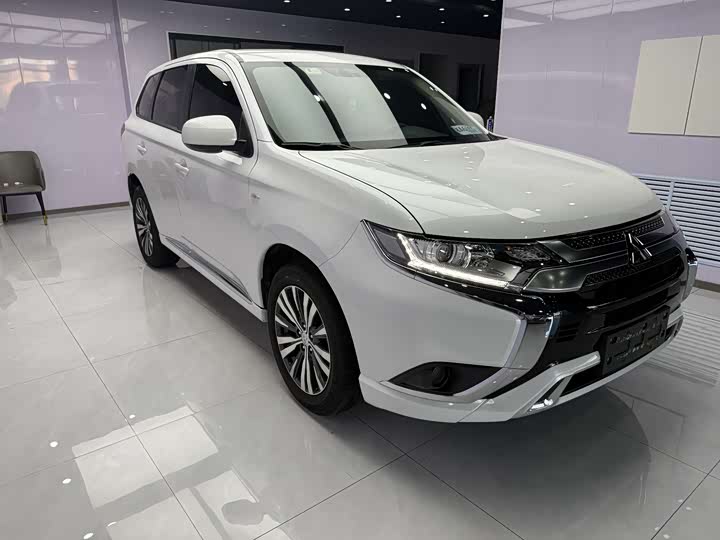 Mitsubishi Outlander, 2022 — фото 3 из 9