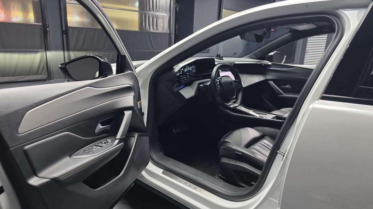 Peugeot 408, 2023 — фото 10 из 12