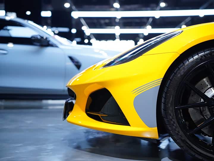 Lotus Emira, 2023 — фото 2 из 9