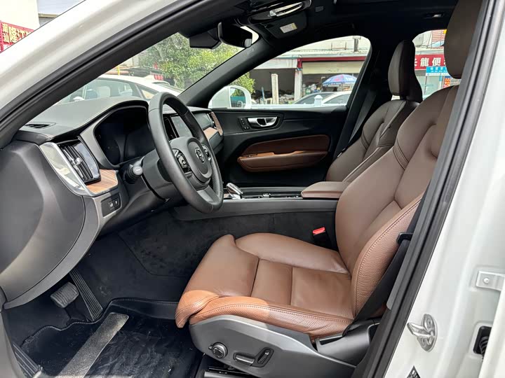 Volvo XC60 Hybrid, 2022 — фото 8 из 9