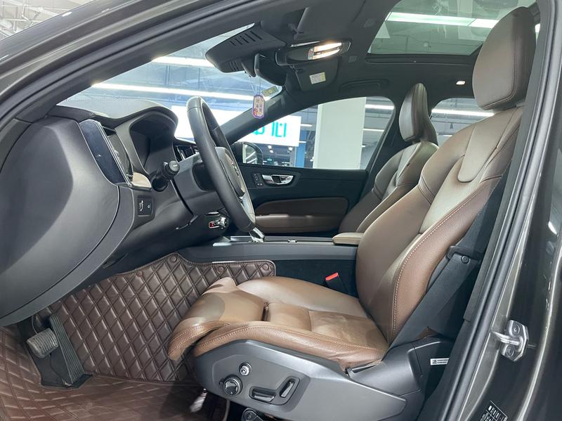 Volvo XC60, 2022 — фото 8 из 10