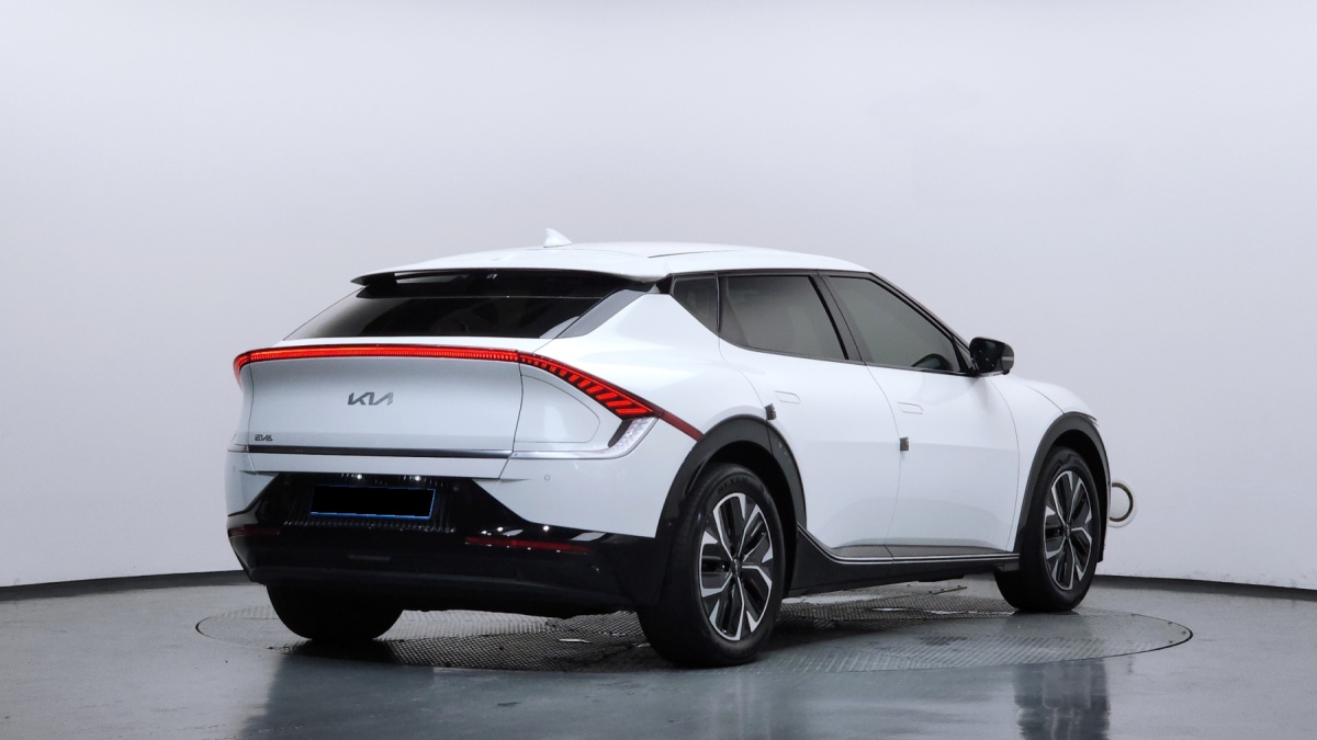 Kia EV6, 2022 — фото 2 из 12